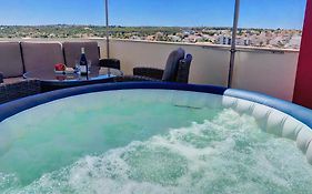 Apartment Alpha - 2 Bedrooms, Private Rooftop Patio With Hot Tub, Bbq And View